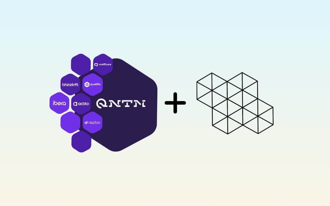 Logos de QNTM Group e Infinitum Digital destacando su nueva alianza estratégica para impulsar soluciones digitales líderes.